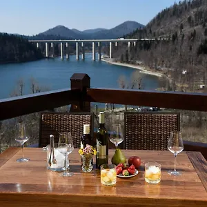 Apartman Moya, Fuzine